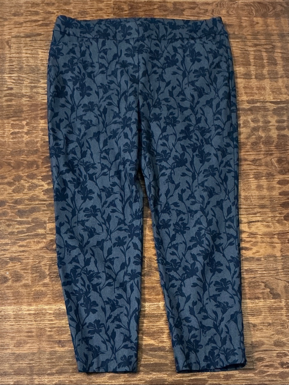 Chico's So Slimming Pull On Floral Slim Ankle Pants Gray Blue Size 3R (16R)
